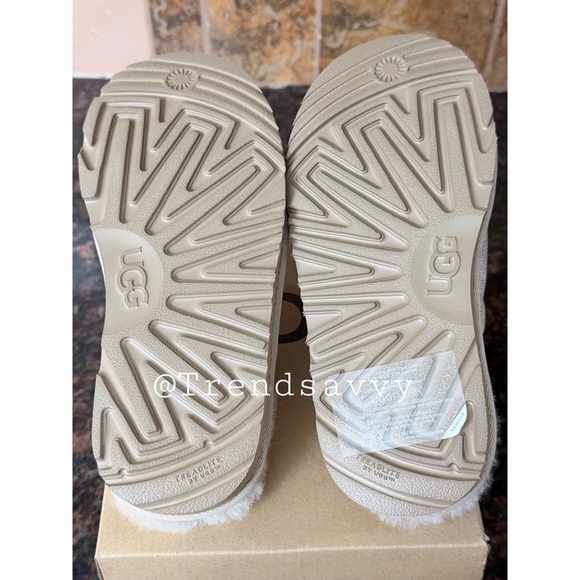 UGG Kids Keegan Metallic Slipper Gold Shimmer Faux Fur Lined Slip-On Shoes NWT - Picture 9 of 14